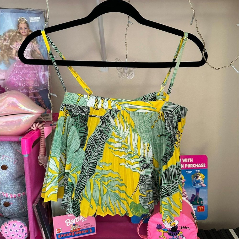 LULUS CHASE THE SUN TROPICAL PRINT PLEATED TOP- SIZE S